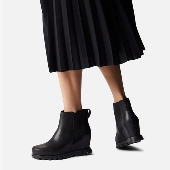 SOREL Joan of Artic Wedge III Lug Sole Chelsea Booties - Picture 1 of 7